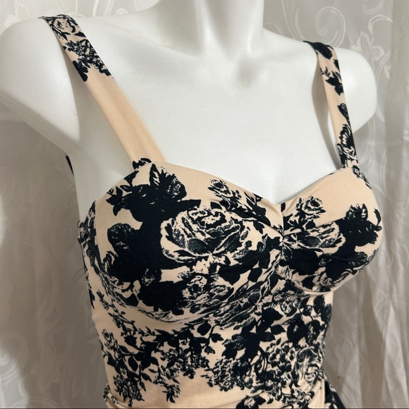 Seductions Nude Cream Floral Square Neck Stretch Tank Top - Picture 5 of 9